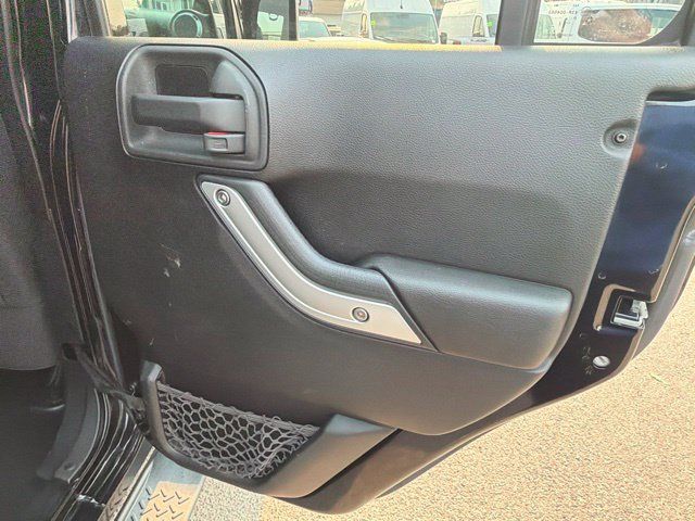 Used 2013 Jeep Wrangler Unlimited Sahara w/ Connectivity Group AWD/4WD image 7