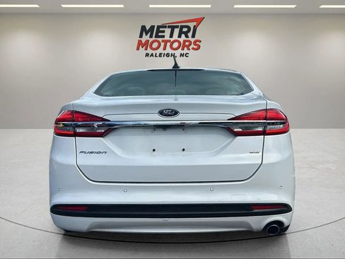 Used 2017 Ford Fusion SE image 11