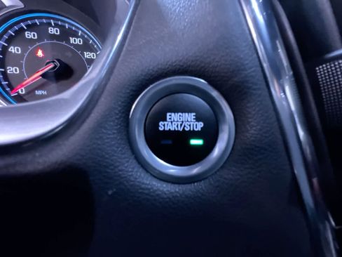 Used 2023 Chevrolet Traverse LT image 17