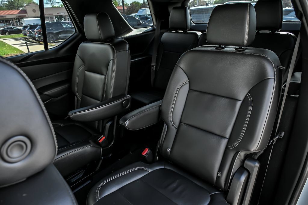 Used 2023 Chevrolet Traverse LT AWD/4WD image 16