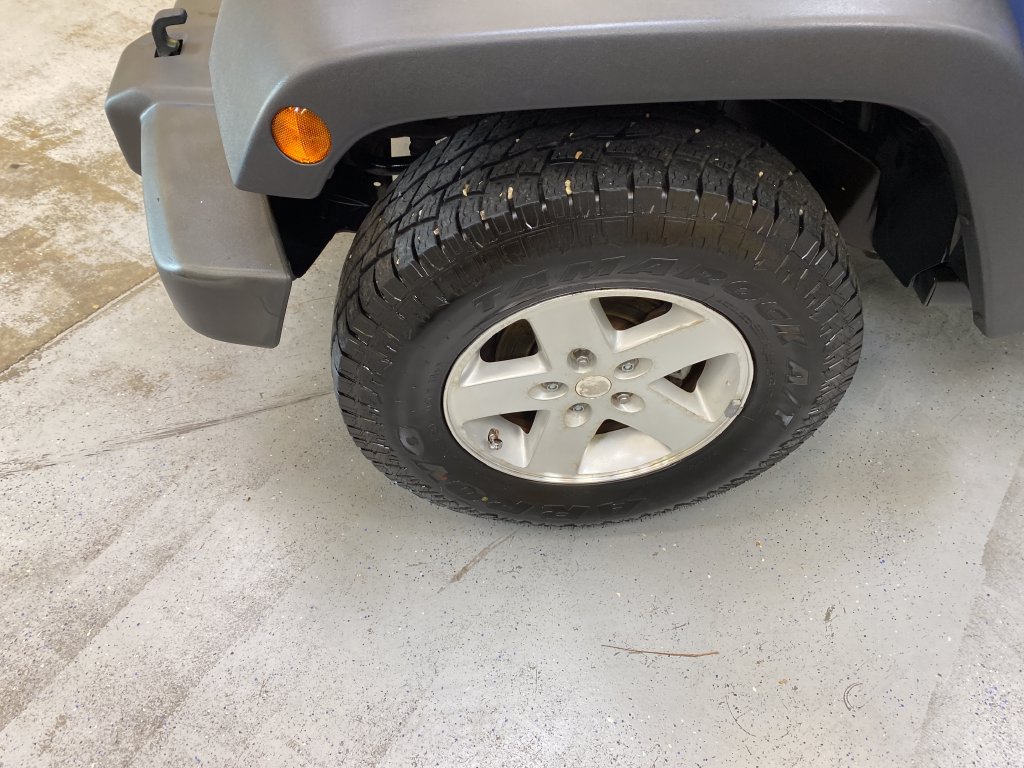 Used 2009 Jeep Wrangler Unlimited Rubicon w/ Dual Top Group AWD/4WD image 10
