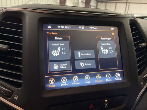 Used 2022 Jeep Cherokee Latitude Lux w/ Sun & Sound Group FWD image 20