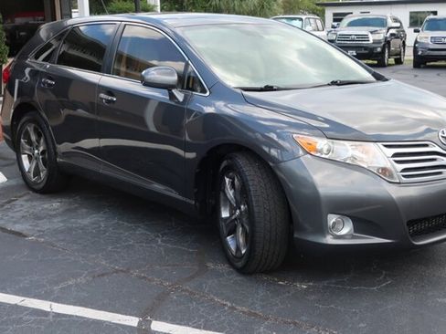 Used 2010 Toyota Venza FWD image 3