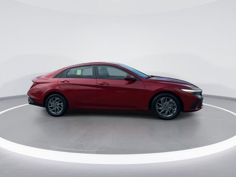 Certified 2024 Hyundai Elantra SEL image 8