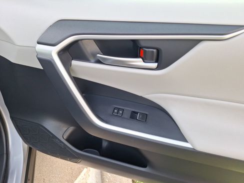 Used 2022 Toyota RAV4 XLE image 37