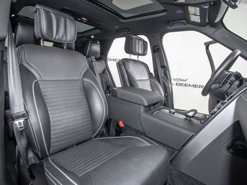 Used 2023 Land Rover Discovery HSE R-Dynamic AWD/4WD image 17