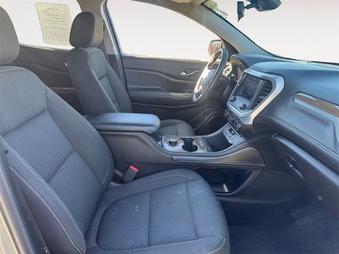 Used 2022 GMC Acadia SLE image 15