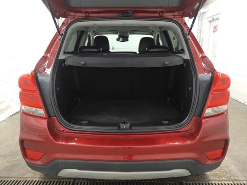 Used 2018 Chevrolet Trax LT w/ LT Convenience Package FWD image 29