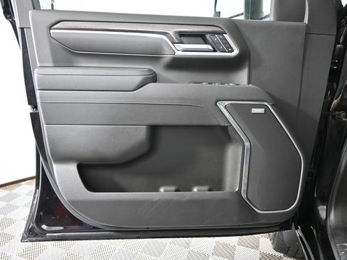 Used 2025 Chevrolet Silverado 3500 LTZ w/ LTZ Convenience Package AWD/4WD image 18
