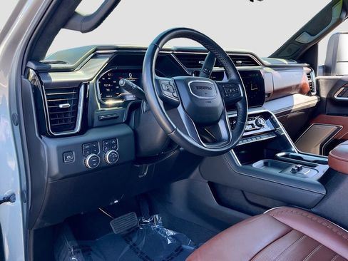 Used 2024 GMC Sierra 2500 Denali Ultimate image 9