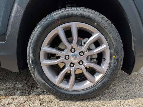 Used 2024 GMC Terrain SLT image 23