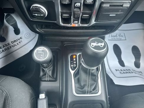 Used 2019 Jeep Wrangler Unlimited Sahara AWD/4WD image 22