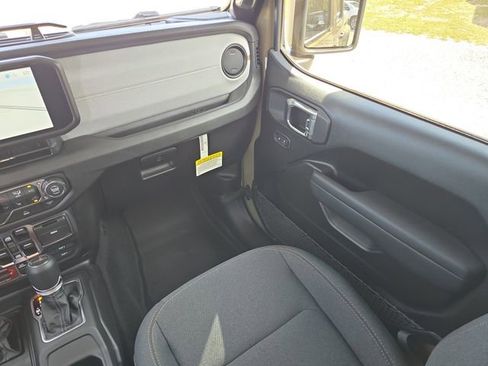 New 2026 Jeep Gladiator Sport AWD/4WD image 12