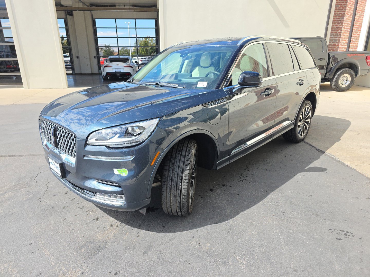 Used 2023 Lincoln Aviator Black Label Grand Touring AWD/4WD image 3