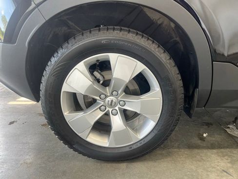 Used 2022 Volvo XC40 T5 Momentum image 29