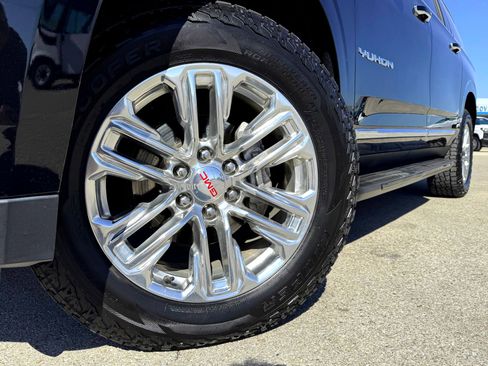 Used 2024 GMC Yukon XL SLT image 2