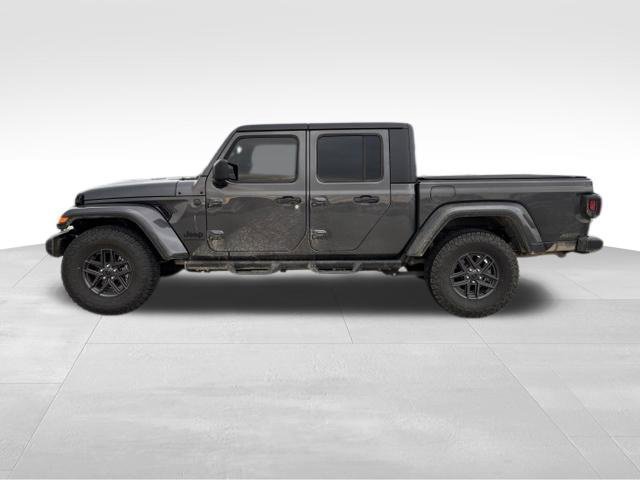 Used 2024 Jeep Gladiator Sport AWD/4WD image 2