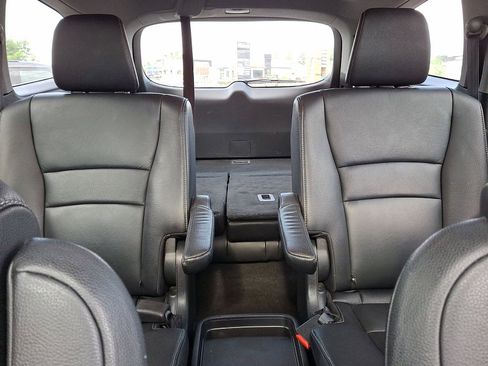 Used 2020 Honda Pilot Touring image 13