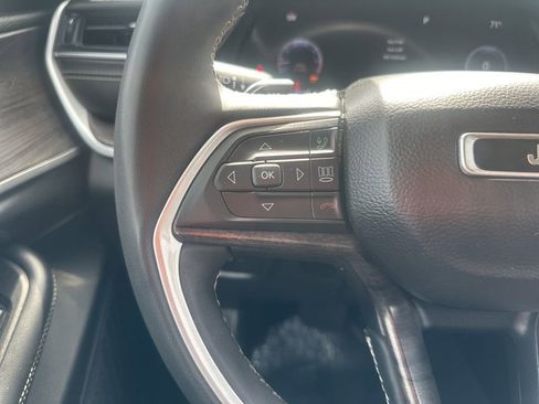 Used 2023 Jeep Grand Cherokee Limited image 27