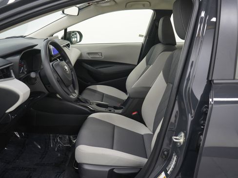 Used 2025 Toyota Corolla LE image 20