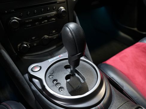 Used 2018 Nissan 370Z NISMO RWD image 39