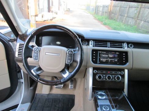 Used 2016 Land Rover Range Rover Long Wheelbase Supercharged image 3