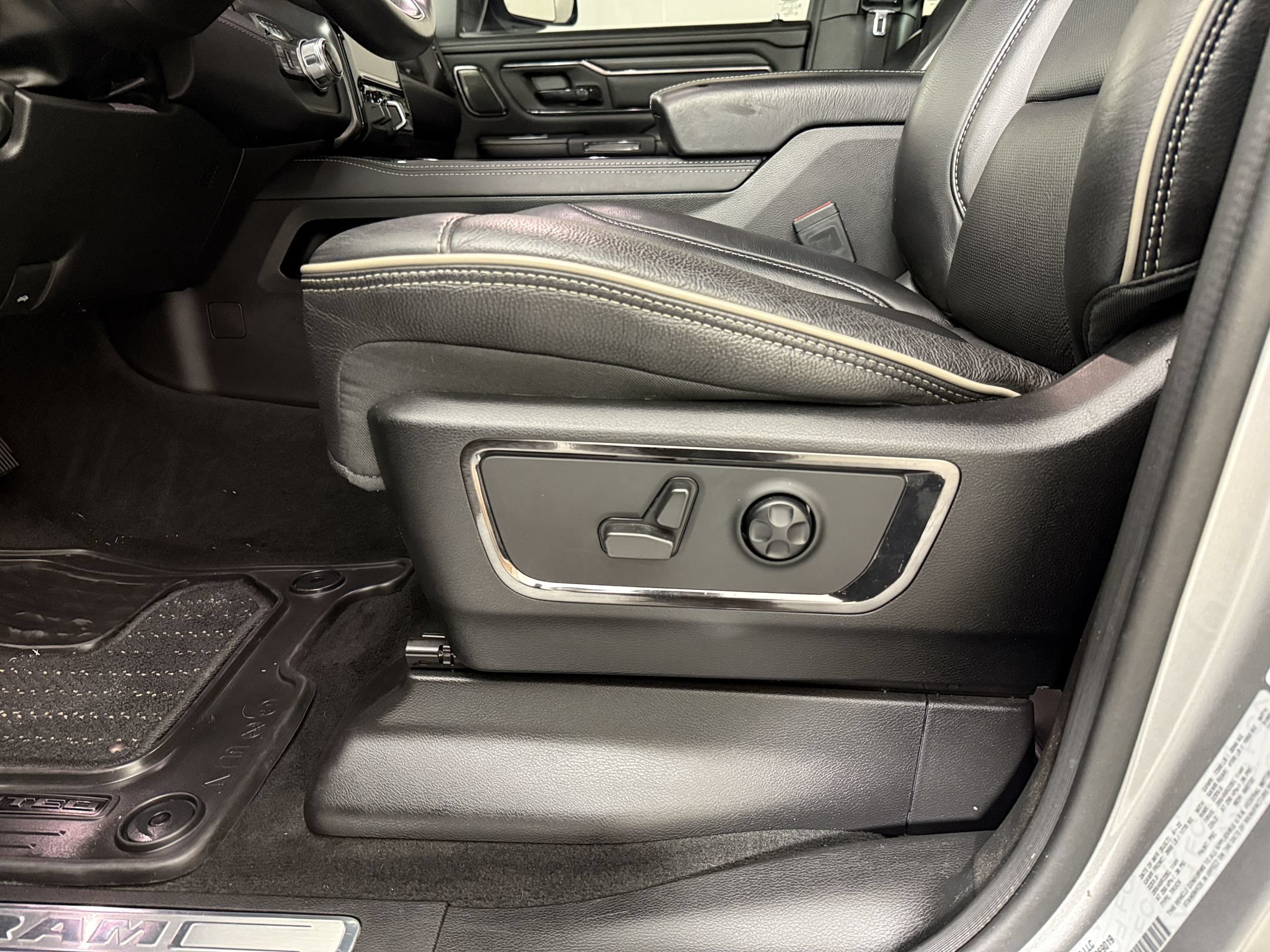 Used 2022 RAM 1500 Limited w/ Night Edition AWD/4WD image 15