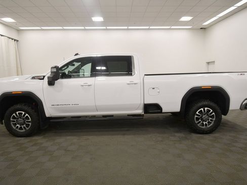Used 2024 GMC Sierra 3500 SLE w/ SLE Convenience Package image 4