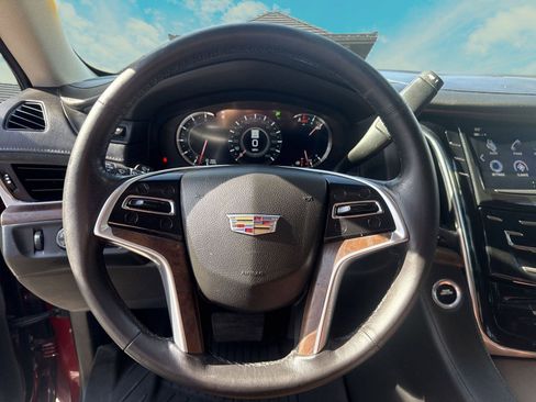 Used 2019 Cadillac Escalade Luxury image 9