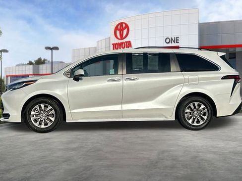 Used 2023 Toyota Sienna XLE image 9