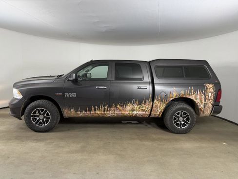 Used 2017 RAM 1500 Express AWD/4WD image 11