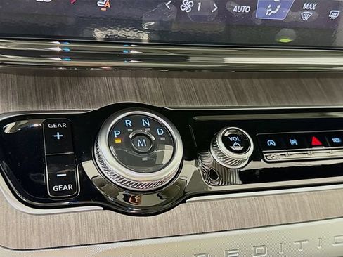 New 2025 Ford Expedition Platinum w/ Platinum Ultimate Package AWD/4WD image 17