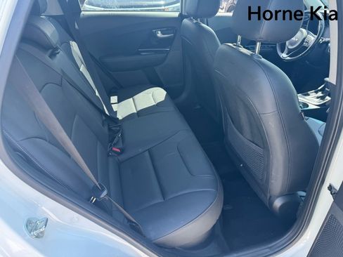 Used 2022 Kia Niro EX Premium FWD image 28