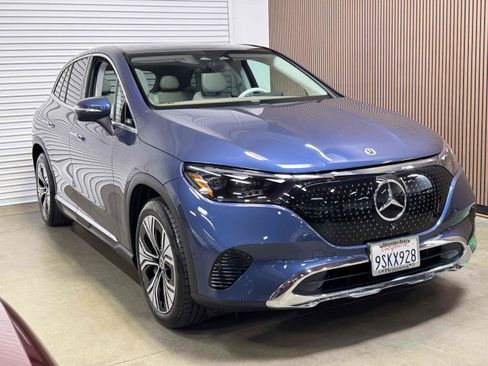 Used 2023 Mercedes-Benz EQE 350+ 4MATIC SUV w/ Exclusive Trim Package image 8