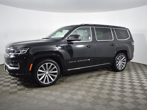 Used 2022 Jeep Grand Wagoneer Series II AWD/4WD image 2