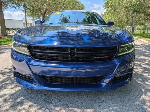 Used 2018 Dodge Charger SXT Plus RWD image 2