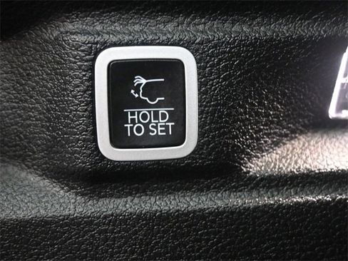 Used 2023 Jeep Grand Cherokee L Limited w/ Luxury Tech Group II image 25