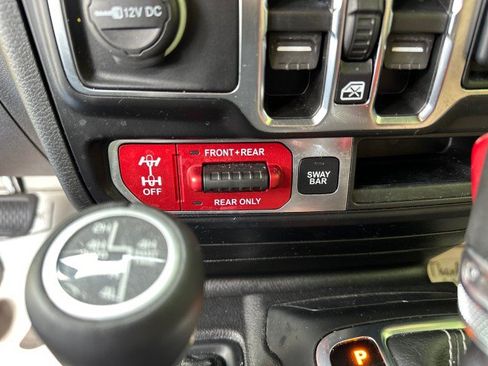 Used 2022 Jeep Wrangler Unlimited Rubicon 4xe w/ Cold Weather Group AWD/4WD image 18
