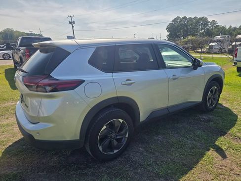 Used 2024 Nissan Rogue SV AWD/4WD image 7