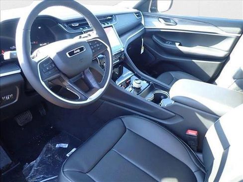 New 2025 Jeep Grand Cherokee L Limited w/ Luxury Tech Group II image 14