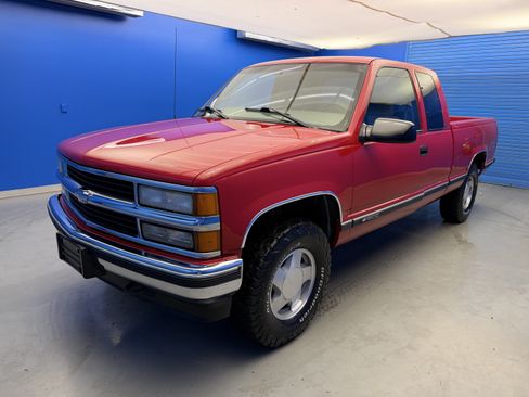 Used 1998 Chevrolet Silverado 1500 4x4 Extended Cab w/ Preferred Equipment Group 2 image 4