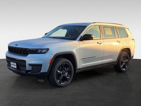 New 2025 Jeep Grand Cherokee L Altitude image 8
