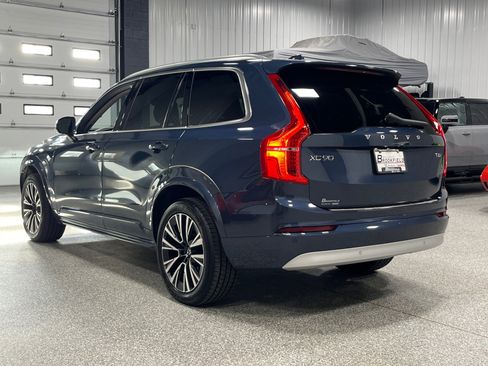 Used 2022 Volvo XC90 T6 Momentum w/ Climate Package image 3