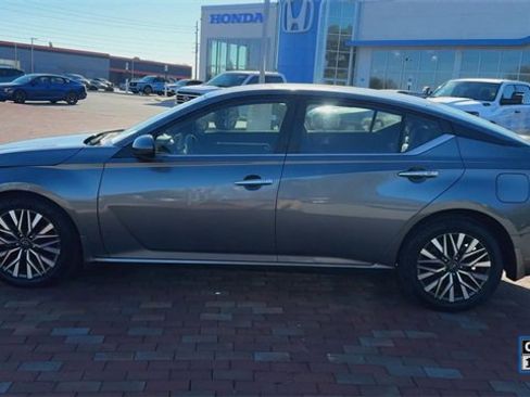 Used 2023 Nissan Altima 2.5 SV image 8