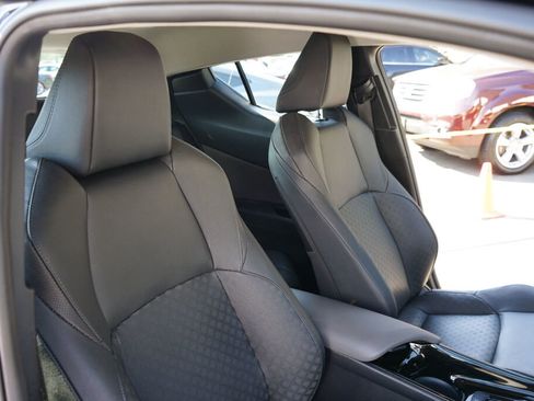 Used 2022 Toyota C-HR Limited image 20