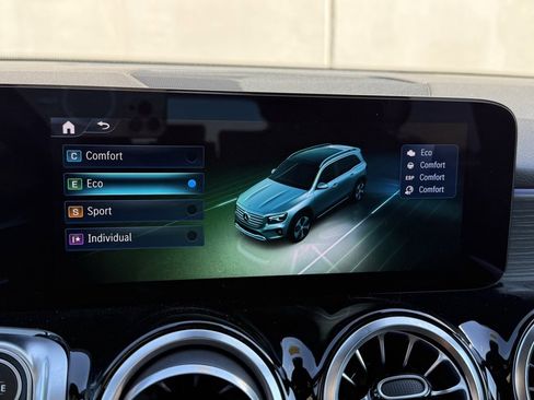 Used 2024 Mercedes-Benz GLB 250 image 10