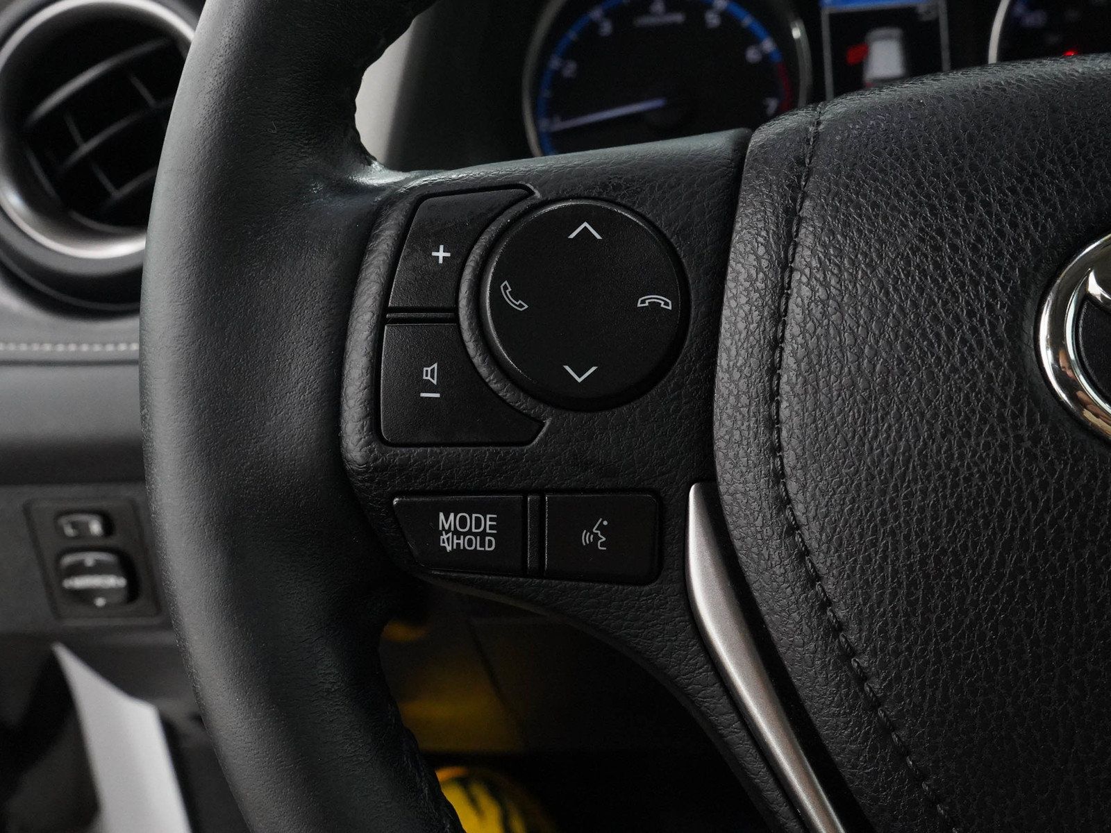 Used 2018 Toyota RAV4 Platinum AWD/4WD image 25