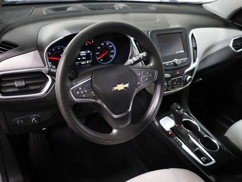 Used 2020 Chevrolet Equinox LS w/ LS Convenience Package image 4