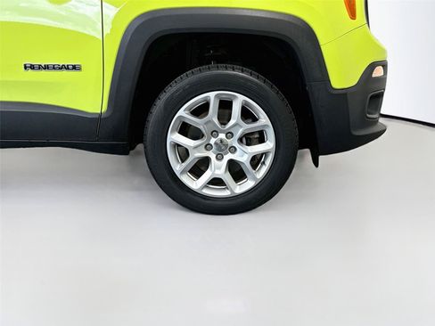 Used 2017 Jeep Renegade Latitude w/ Cold Weather Group AWD/4WD image 34