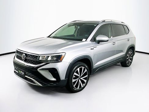 Used 2022 Volkswagen Taos SE FWD image 3